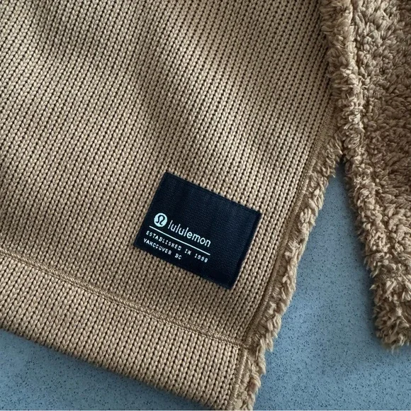 Lululemon Snap Scarf - Picture 3 of 7